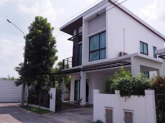 รหัสc2911-ให้เช่าบ้านเดี่ยว-2ชั้น-โครงการ-วี-ทู-อ่อนนุช-พระราม-9-หลังมุม-มีสวนข้างบ้าน-เฟอร์ครบ