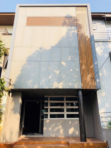 รหัสc3142-ขายโฮมออฟฟิศ-3ชั้น-ถนนรัชดาภิเษกซอย32-รีโนเวทใหม่ทั้งหลัง