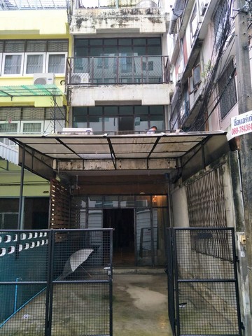 รหัสc3157-ให้เช่าทาวน์เฮ้าส์-4ชั้น-ย่านสีลม-ถนนคอนแวนต์-ใกล้bts-ช่องนนทรี