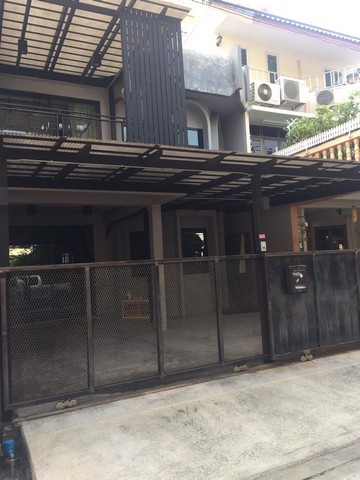 รหัสc3195-ให้เช่าทาวน์เฮ้าส์-2ชั้น-สไตล์โมเดิร์น-รีโนเวทใหม่-ถนนนราธิวาสราชนครินทร์22-สาธุประดิษฐ์15