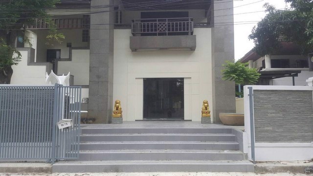 รหัสc3196-ให้เช่าบ้านเดี่ยว-4ชั้นลาดพร้าว-ทาวน์อินทาวน์-เหมาะทำโฮมออฟฟิศและพักอาศัย-จอดรถได้-7คัน