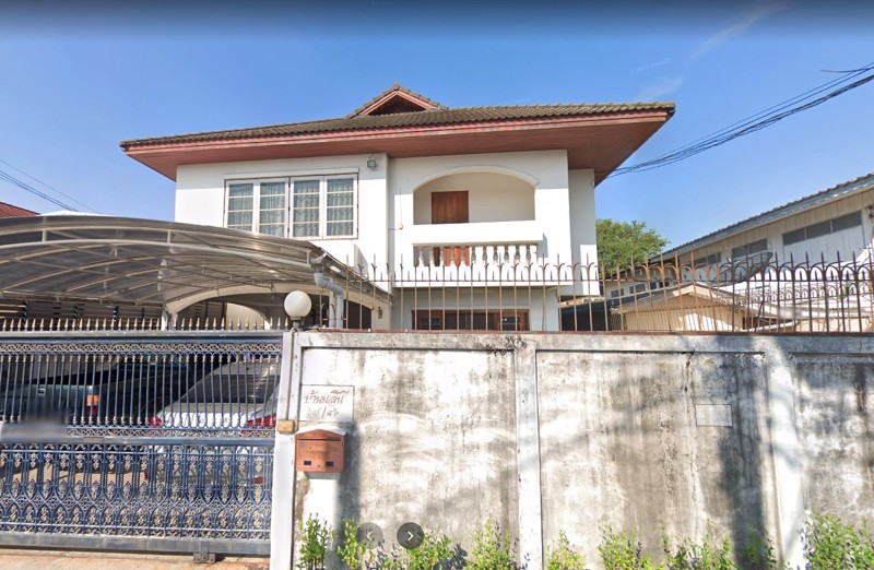 บ้านเดี่ยว 2 ชั้น 72 ตรว. ลาดพร้าว35 5 นอน 5 น้ำ จอดรถ 4 คัน ถมสูง