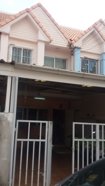 ให้เข่าทาวน์เฮาส์พร้อมเฟอร์นิเจอร์