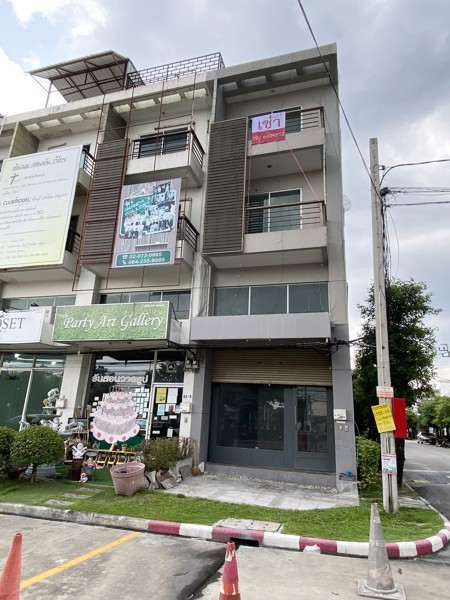 อาคารพาณิชย์ให้เช่า-ติดถนนเลียบคลองสอง-ใกล้กับซาฟารีเวิร์ล-และสำนักงานเขตคลองสามวา