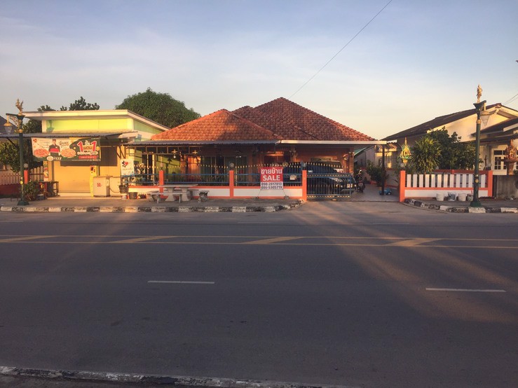 ขายบ้าน-1-หลัง-3-ห้องนอน-2-ห้องน้ำ-1-ห้องครัว-1ห้องรับแขก-พร้อมอาคารร้าน-1-หลังราคา-42-ลบ-เป็นพื้