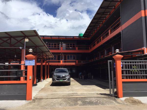 ขายหอพักปรับปรุงใหม่-3ชั้น-วิวภูเขา-36-ห้อง-โซนเศรษฐกิจ-ร้านค้า-มินิมาร์ท-ตลาด-มหาวิทยาลัยแม่โจ้