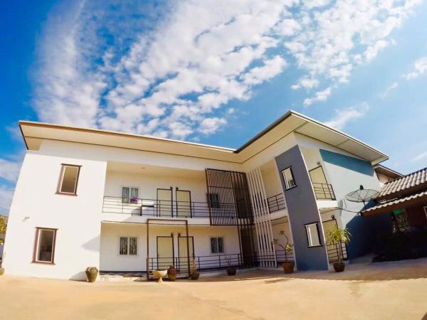 ขายกิจการหอพัก-2-ชั้น-มี-10-ห้อง-และบังกะโลอีก-8-หลัง-พร้อมออฟฟิศอีก-1หลัง-บนเนื้อที่-1ไร่-70ตรว