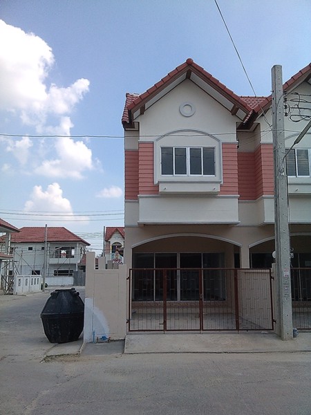 ให้เช่าบ้านทาวน์เฮ้าส์-2-ชั้น-ราคาถูก-24-ตรวพร้อมเข้าอยู่ได้ทันที