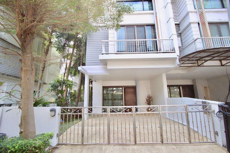 ขายทาวน์โฮมอารียาแมนดารีนา-ถสุขุมวิท77-30ตรว-3ชั้น-เหมาะซื้อลงทุน-ขาย-99ล้าน-โทร093-9594717