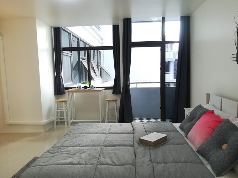 ขายคอนโดรัชอาภาทาวเวอร์-แต่งสวย-ห้องมุม-พร้อมเฟอร์นิเจอร์แอร์