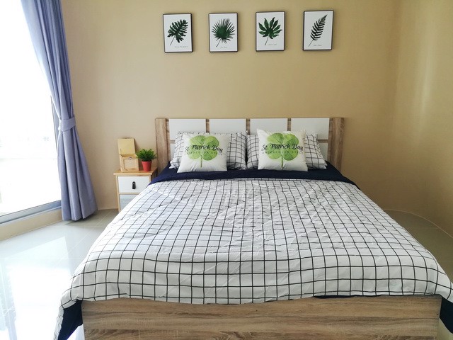 ขายคอนโด-ladprao-garden-แต่งสวยพร้อมเฟอร์นิเจอร์แอร์2-ระเบียง