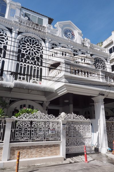 ทาวน์เฮาส์-เอกมัย-ให้เช่า-4-ชั้น-4-นอน-5-น้ำ-เหมาะสำหรับ-อยู่อาศัย-และ-ทำโฮมออฟฟิศ