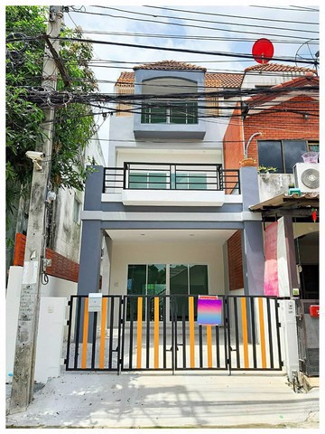 ด่วนขาย-379ล้าน-ทาวน์โฮม-3-ชั้น-ซอย-วัดเวฬุวนาราม-12-ใกล้-ท่าอากาศยานดอนเมือง