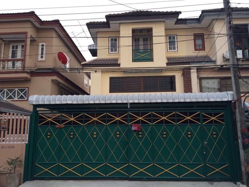 ขายทาวน์เฮ้าส์-3-ชั้น-หลังมุม-หมู่บ้านธนากรวิลล่า-2