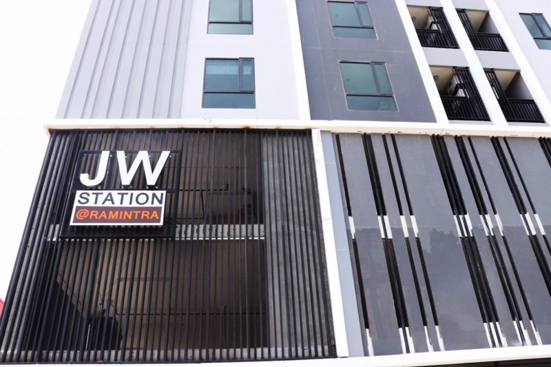 ให้เช่าคอนโด-jw-stationramintra-บนถนนรามอินทรา-ใกล้แยกมีนบุรี-ใกล้สถานีรถไฟฟ้าสายสีชมพู