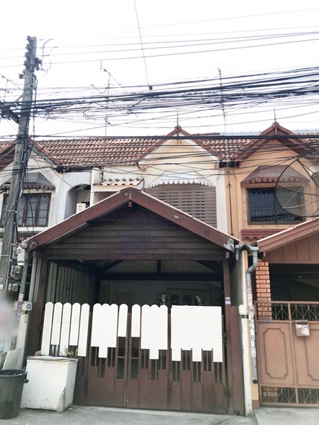 ขายทาวน์เฮ้าส์-หมู่บ้าน-เคซี-ถรามคำแหง142-เขตสะพานสูง-18-ตรว-ใกล้สัมมากรเพลส-ทำเลดีมาก-05263