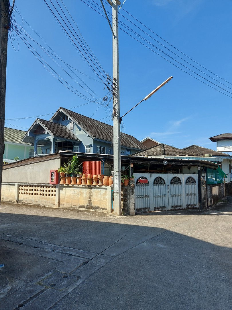 ขายบ้านพร้อมที่ดินในตัวเมืองเชียงใหม่-ใกล้สนามบิน-ใกล้ห้าง-สามารถเดินถึงได้เลย-ถนนซีเมนเข้าออกสะดวก