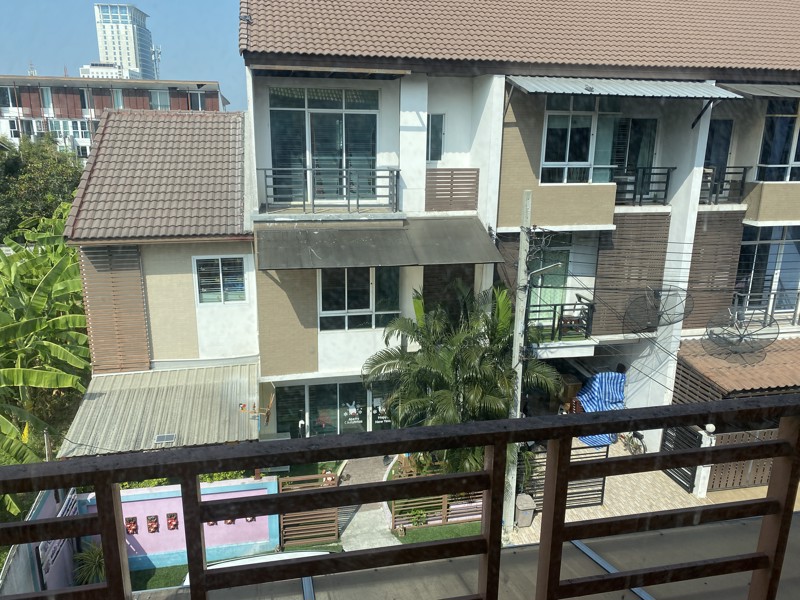 ขายทาวน์โฮม-ใกล้เซ็นทรัลแจ้งวัฒนะ-3-ห้องนอน-3-ห้องน้ำ-มีชั้นใต้หลังคา-จอดรถได้-2-คัน