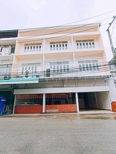 ขายด่วน-อาคารพาณิชย์-3-ชั้นครึ่ง-พื้นที่-51-ตรว-รีโนเวทใหม่ทั้งหลัง