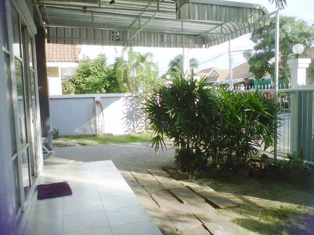 บ้านเดี่ยวให้เช่า-ซื่อตรงบางใหญ่ใกล้รถไฟฟ้าสายสีม่วง-ติดถนนใหญ่ไม่ต้องเข้าซอย-12000-เดือน