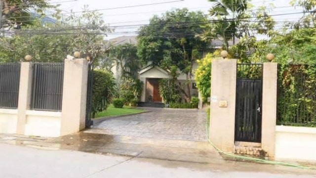 ให้เช่าบ้านเดี่ยว-2-ชั้นซอยปรีดีพนมยงค์-42-ย่านสุขุมวิท-71-มีสระว่ายส่วนตัว-ใกล้รถไฟฟ้า-ใกล้ทางด่วน