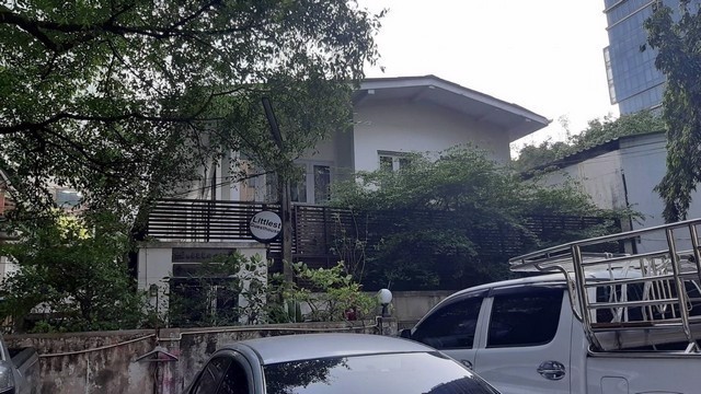 ให้เช่าบ้านเดี่ยว2ชั้นใกล้bts-สุรศักดิ์ถนนสาทร-บ้านเดี่ยวสไตล์วิจเทจสีขาว-ทำเลใจกลางเมืองถนนสาทรใต้