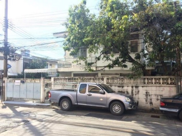 ขายบ้านเดี่ยวหมู่บ้านอยู่เจริญรัชดาซอย3บ้านหัวมุมใกล้-mrtพระรามเก้า-สี่แยกฟอร์จูน