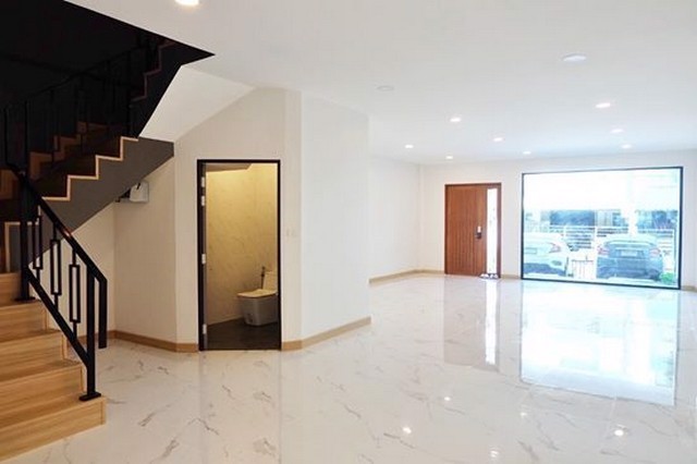 ขายทาวน์โฮม-3-ชั้น-สุขุมวิท77-ย่านอ่อนนุช-ใกล้btsอ่อนนุช-15-กิโลเมตร