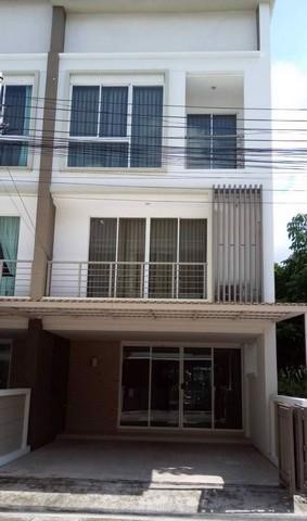 ให้เช่าทาวน์โฮม3-ชั้นหลังมุม-ใกล้mrtลาดพร้าว-ซอยลาดพร้าว21