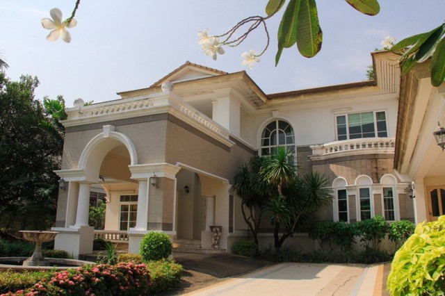 ให้เช่าบ้านเดี่ยว-2-ชั้น-หมู่บ้านนันทวัน-ศรีนครินทร์-zone-exclusive-พร้อมสระว่ายน้ำส่วนตัว