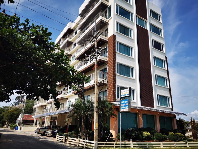 ขายวรัญญา เอ็กซํเซ็คคิวทิฟ คอนโดมิเนียม ตกแต่งพร้อม 1 ห้องนอน 1 ห้องน้ำ เห็นทะเลริมหาดแสงจันทร์