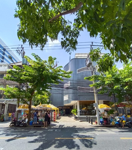 For Rent 4-fl. Office Space in Soi Convent , Silom near BTS Saladeang