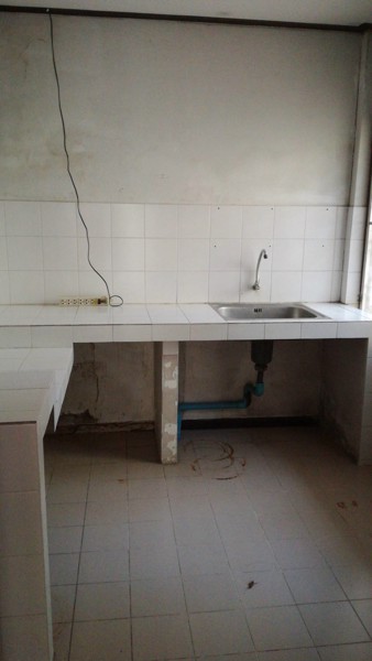 ให้เช่า-บ้าน2ชั้น-หมู่บ้านศรีราชาปาร์ค-ใกล้รรเซนปอล-ในเมืองศรีราชา-จชลบุรี-6000บ-เดือน