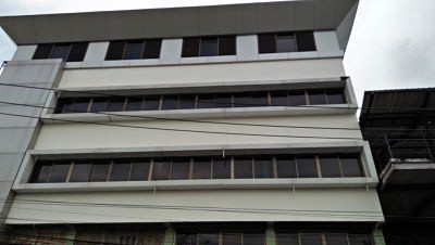 sale-land-with-old-building-4-storey-closed-road-in-the-soi-near-suan-luang-rama9-in-the-villaged