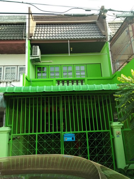 ให้เช่าทาวน์เฮ้าส์-2-ชั้น-หมู่บ้านติดถนนใหญ่-ถนนนวมินทร์-แขวงนวลจันทร์-เขตบึงกุ่ม-กรุงเทพ