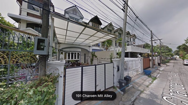 ขายถูกมาก-ทาวน์โฮมเอกมัย-ซอย10-แยก-6-ขนาด-32-ตารางวา-280-ตารางเมตร-4-ชั้น-4-ห้องนอน-4-ห้องน้ำ-เดินทา