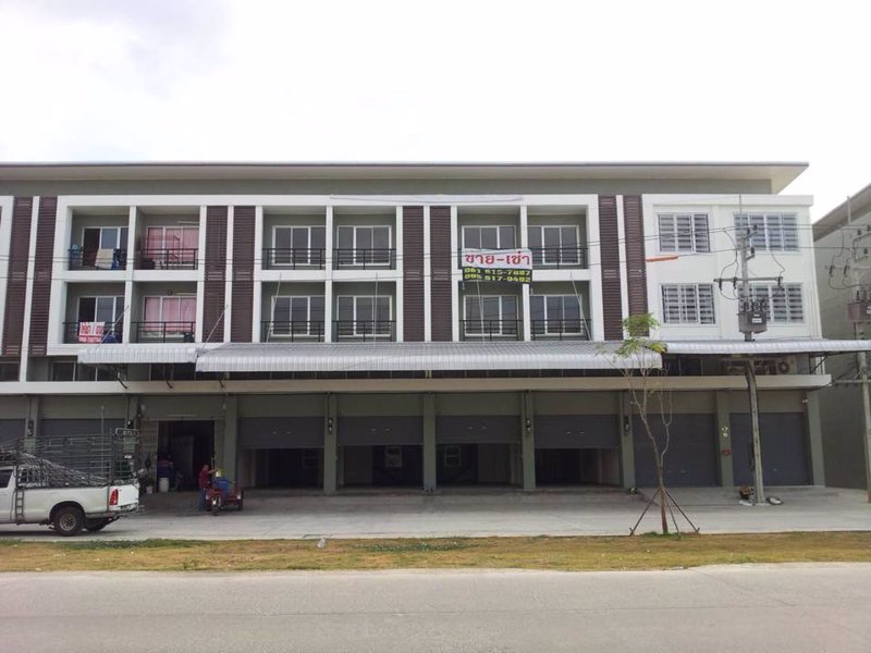 ขายอาคารพาณิชย์-4-คูหาติดกัน-ขนาด-205-ตรว-3-ชั้นครึ่ง-ทำเลดีมาก-โครงการไอยรา-2-อคลองหลวง-จปทุมธา