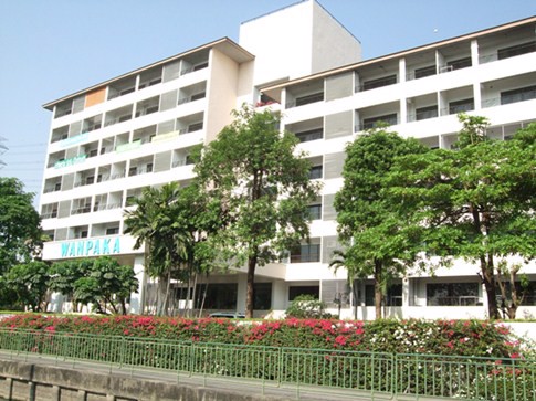 บ้านวัลย์ผกา-อพาร์ทเม้นท์ให้เช่า-ห้องกว้าง-อาคารโปร่ง-สวนสงบ