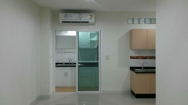 ทาวน์โฮม-3-ชั้นให้เช่า-ย่านทาว์อินทาวน์-เดินทางสะดวกเข้าออกได้หลายทาง