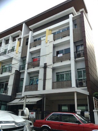 ขายทาวน์โฮม-4-ชั้น-แปลงมุม-ติดถนนลาดพร้าว-โครงการ-biz-town-เนื้อที่-29-ตรว-4-ชั้น-4-ห้องนอน-5-ห้อง