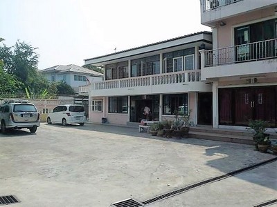 ขายที่ดิน-202-ตรวาราคาถูกมาก-ซอยอ่อนนุช-17-แยก-16-พร้อมบ้าน-2-หลัง-หลังริม