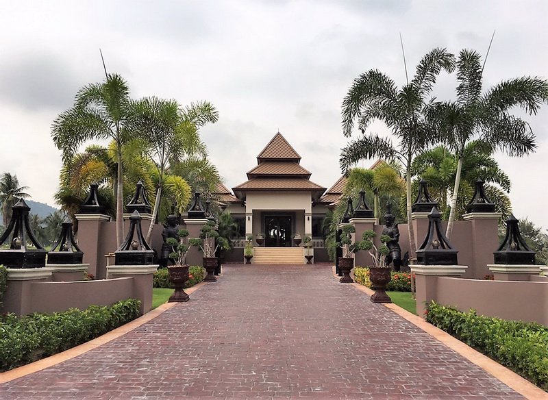 ขายบ้านหรูพร้อมที่ดิน-ในสนามกอล์ฟ-ปาล์มฮิลล์-หัวหิน-พร้อมวิวสนามกอล์ฟ-ตกแต่ง-หรูหรา-สวยงาม-พร้อมอยู่