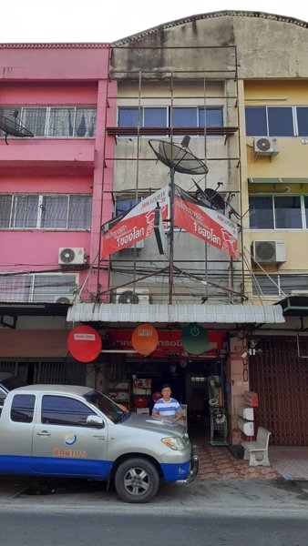 ตึกแถว-4ชั้น-ทำลดี-ติดถนนบางกรวย-ไทรน้อย-เหมาะสำหรับทำกิจการ-หรืออยู่อาศัย