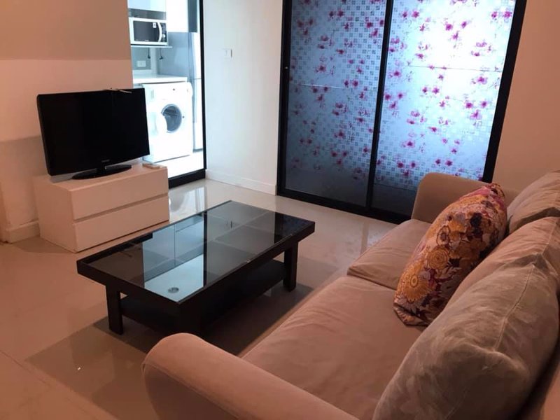 ให้เช่า-เมโทร-สกาย-รัชดา-ขนาด-30-ตรมชั้น8-เฟอร์-เครื่องใช้ไฟฟ้าครบ-มีครื่องซักผ้า-พร้อมอยู่-ใกล้ถนน