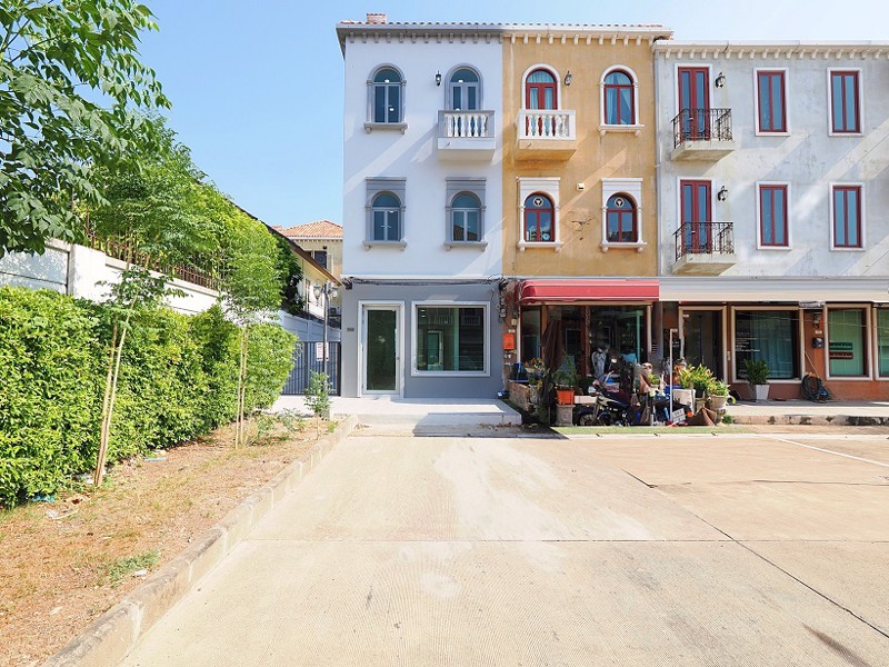 ขายราคาพิเศษ-อาคารพาณิชย์-3-ชั้น-มเวนิสดิไอริส-ขนาด-315-ตรว-3นอน-3น้ำ-ทำเลดีหลังมุม