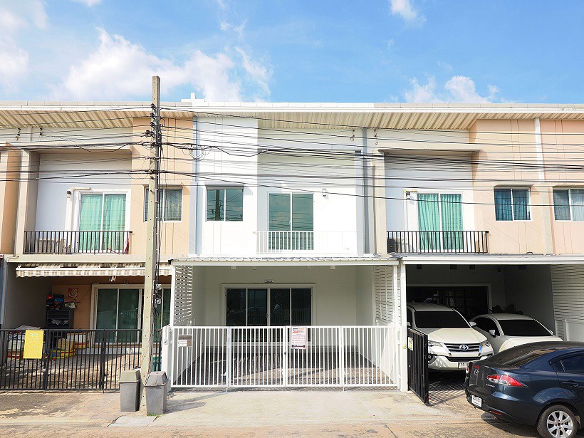 ขายราคาพิเศษ ทาวน์เฮ้าส์-2-ชั้น-มพลีโน่-206-ตรว-3-ห้องนอน-2-ห้องน้ำ-ทำเลต้นโครงการ-ถนนเมน