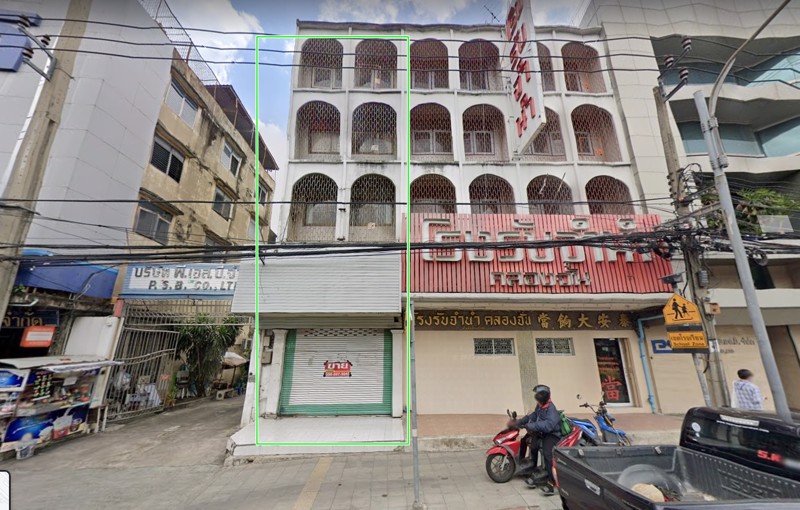 ถูก-อาคารพาณิชย์-45ชั้น-ตั้งอยู่ติดถนนเสรีไทยแยกนิด้า