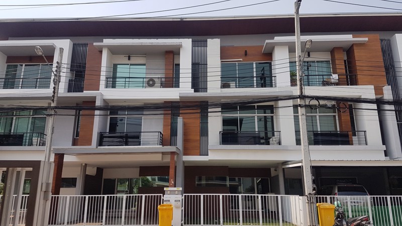 ทาวเฮ้าส์ 3 ชั้น เนอวานา คลัสเตอร์ รามคำแหง (Nirvana Cluster Ramkhamhaeng)