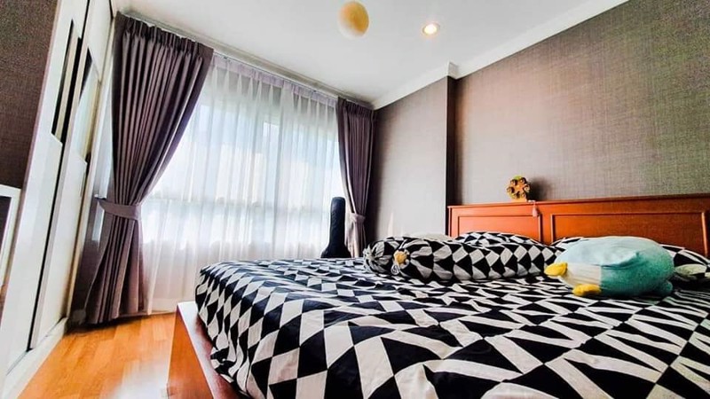 4359-ให้เช่าคอนโดลุมพินีเพลส-พระราม9-ห้องริม-วิวสระว่ายน้ำ