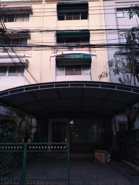 ให้เช่าบ้านทาวโฮม-5-ชั้น-เฟอร์นิเจอร์ครบ-พร้อมเข้าอยู่-ซอย-รัชดา36